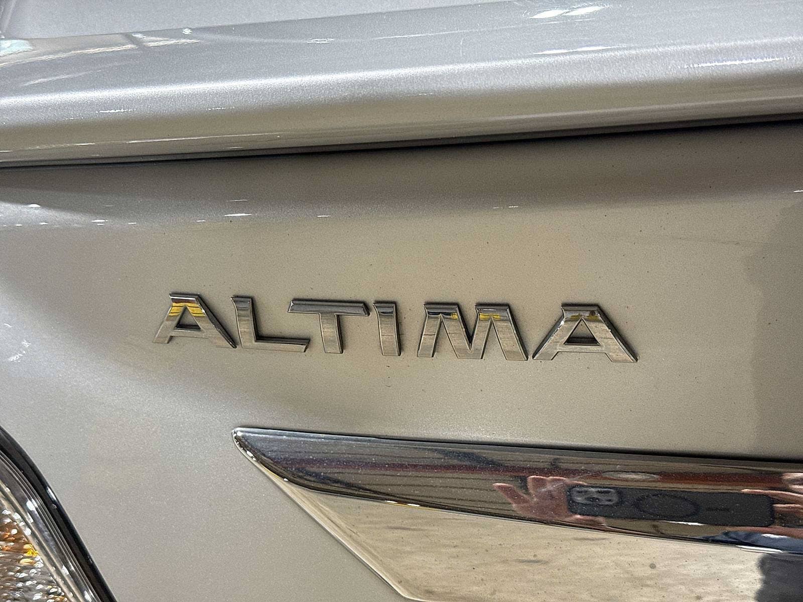 Thumbnail: 2015 Nissan Altima - 24