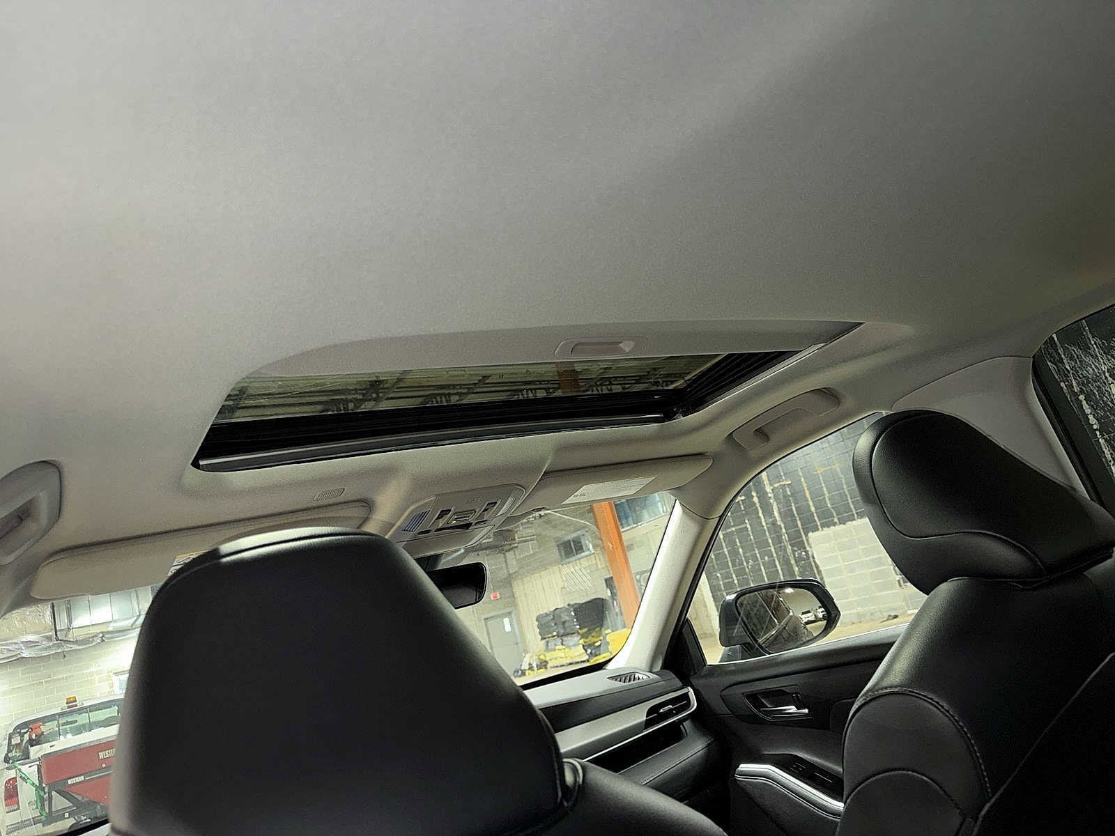 Thumbnail: 2022 Toyota Highlander - 25