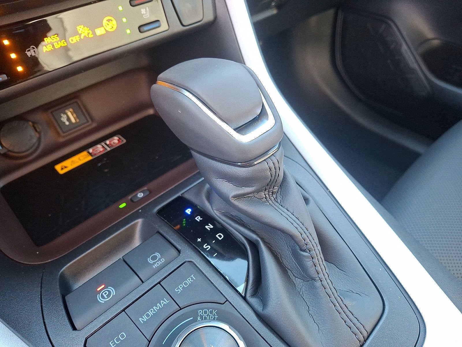 Thumbnail: 2025 Toyota RAV4 - 21