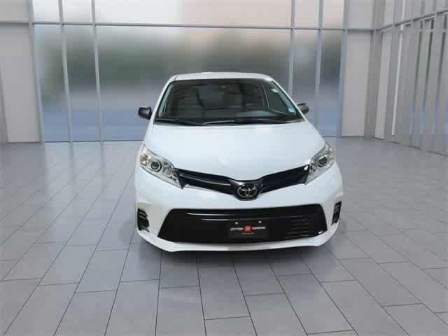 2020 Toyota Sienna SE 3