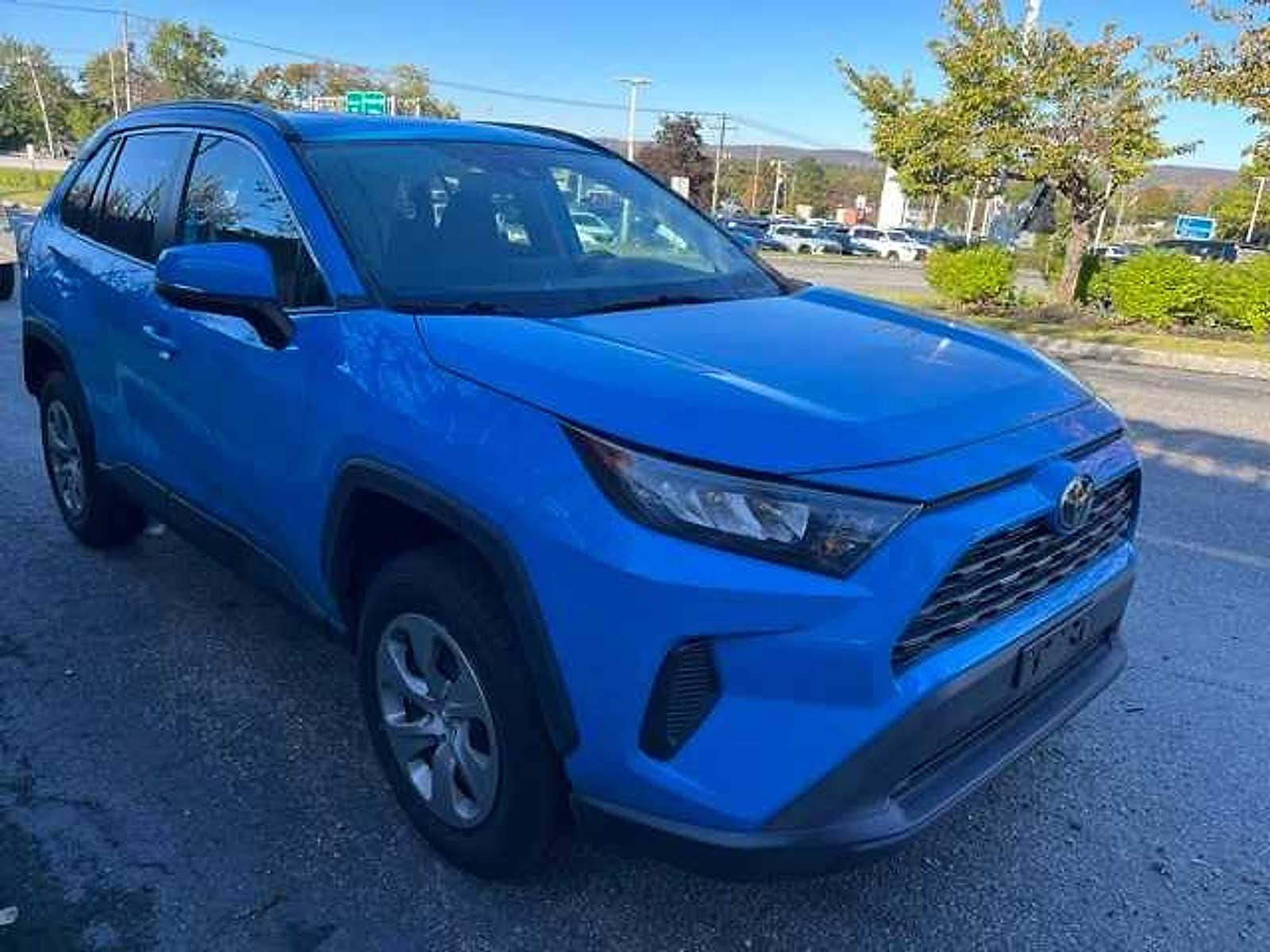 Thumbnail: 2019 Toyota RAV4 - 3