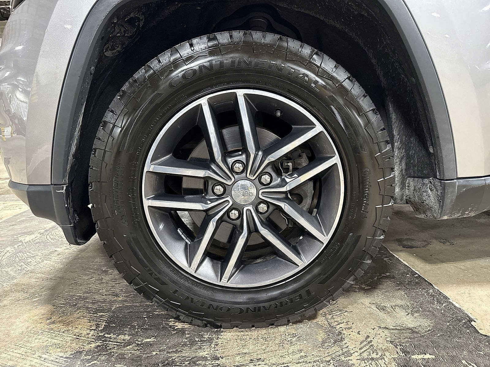 Thumbnail: 2017 Jeep Grand Cherokee - 10