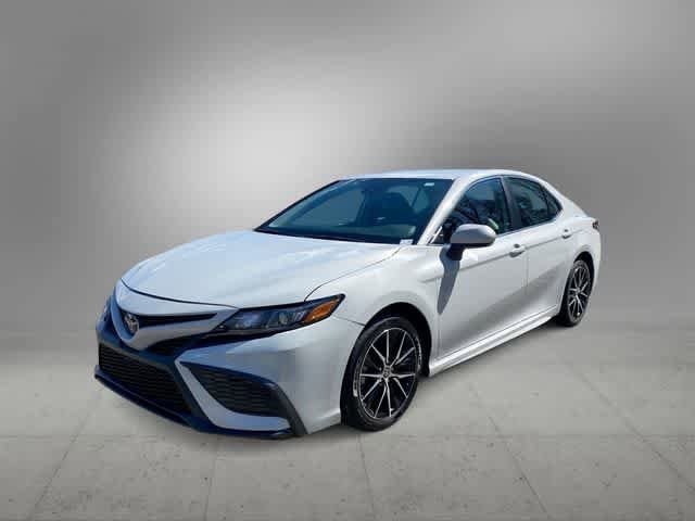 2024 Toyota Camry SE's photo