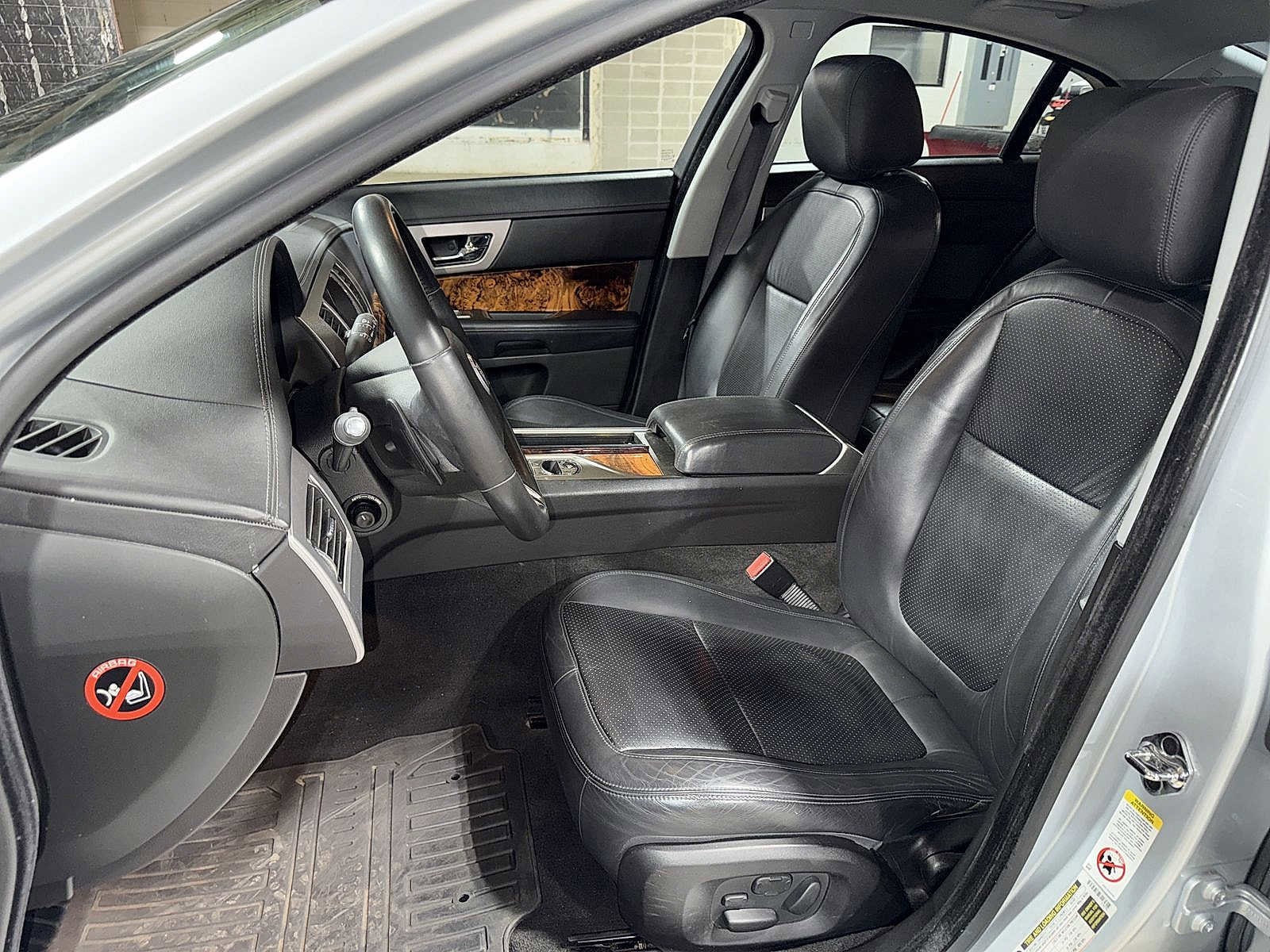 Thumbnail: 2009 Jaguar XF - 14