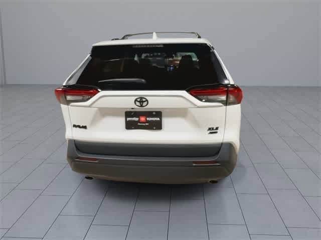 2022 Toyota RAV4 XLE 7