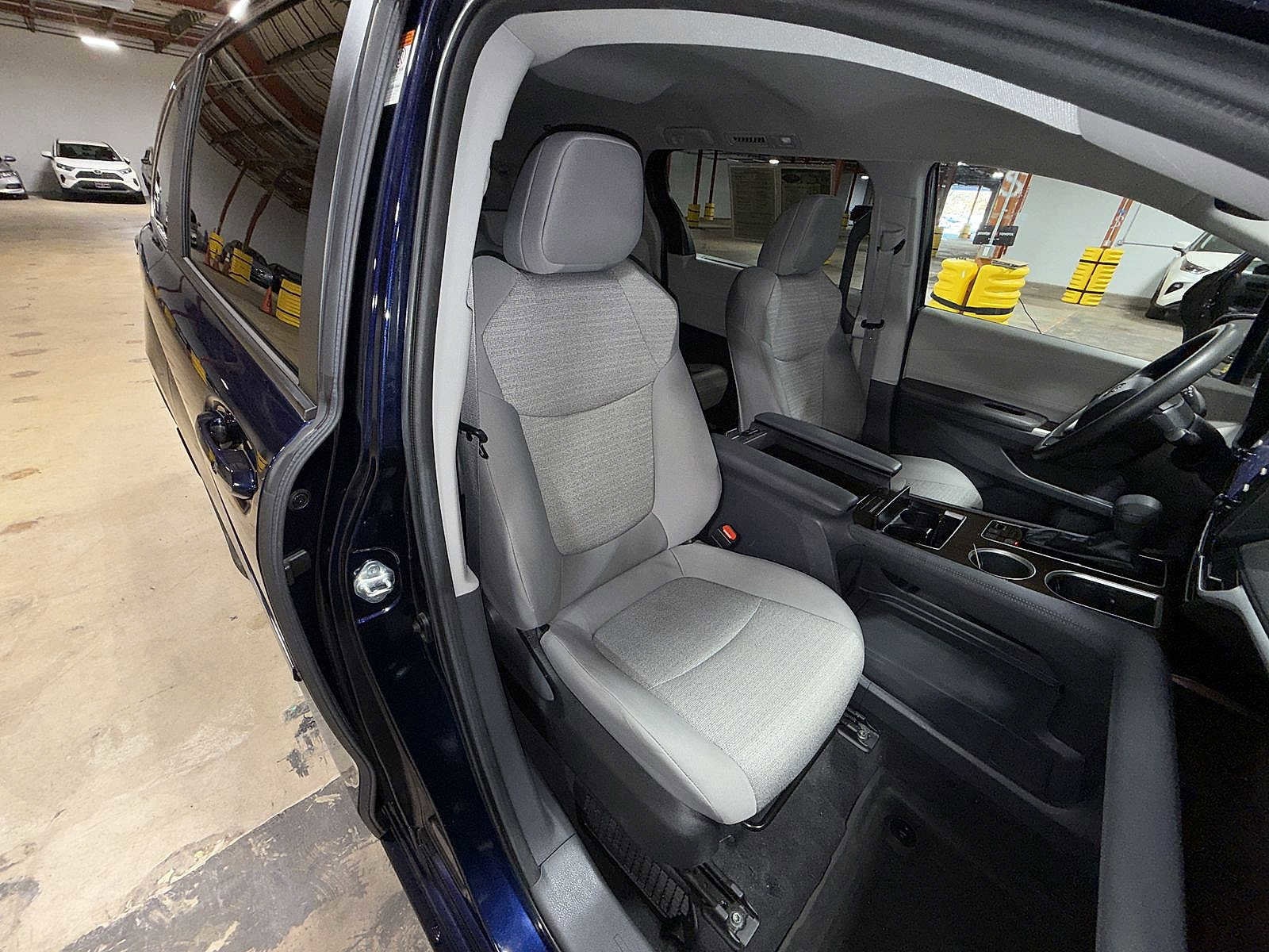 Thumbnail: 2023 Toyota Sienna - 16