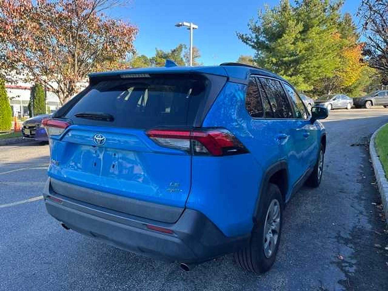Thumbnail: 2019 Toyota RAV4 - 4