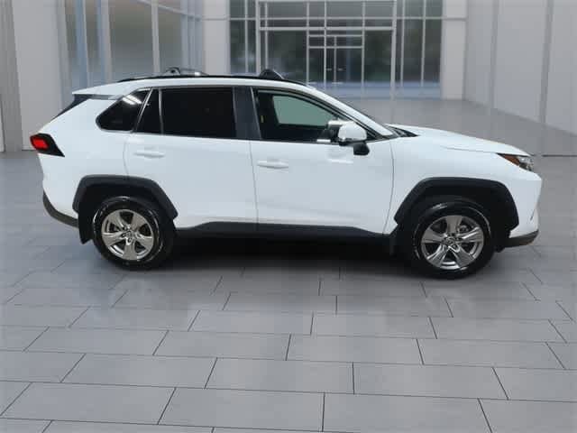 2022 Toyota RAV4 XLE 2