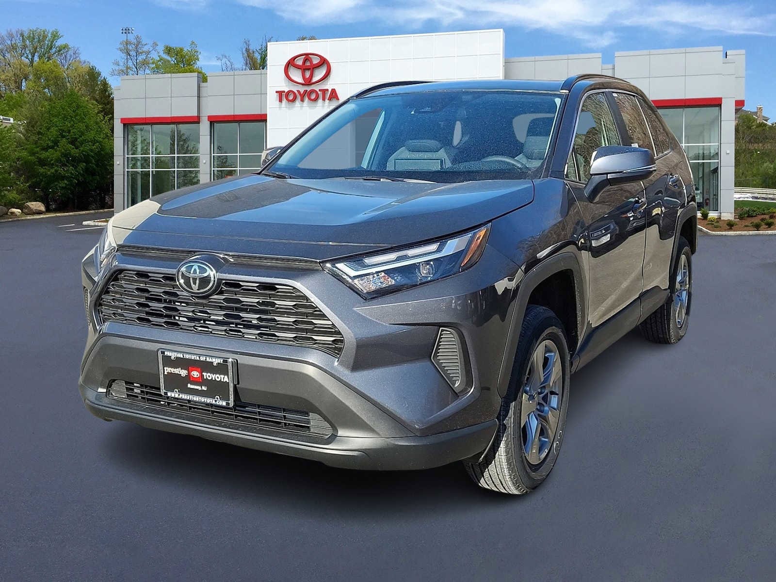 2025 Toyota RAV4 XLE's photo