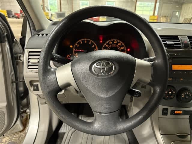 Thumbnail: 2011 Toyota Corolla - 18