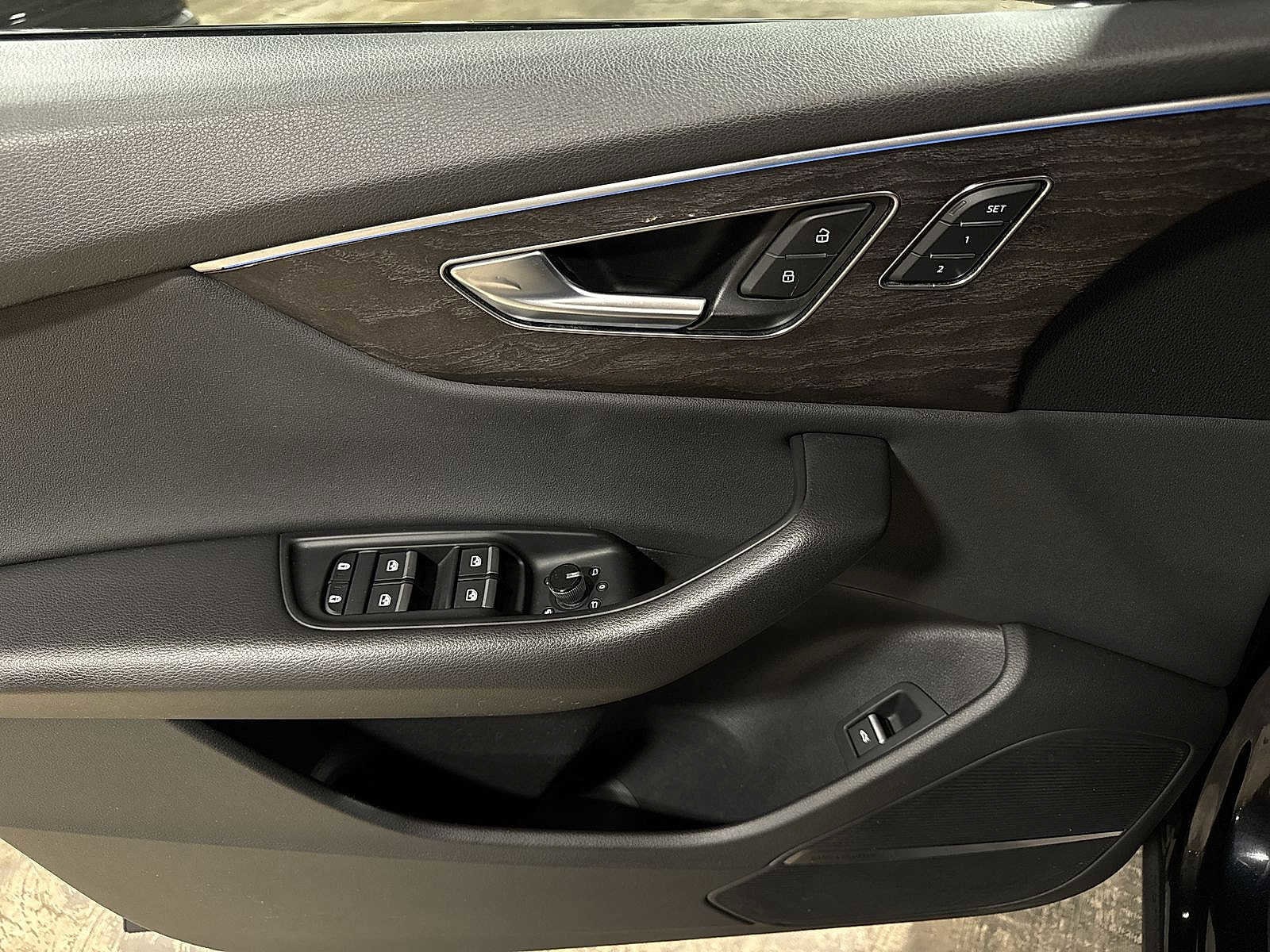 Thumbnail: 2020 Audi Q8 - 23