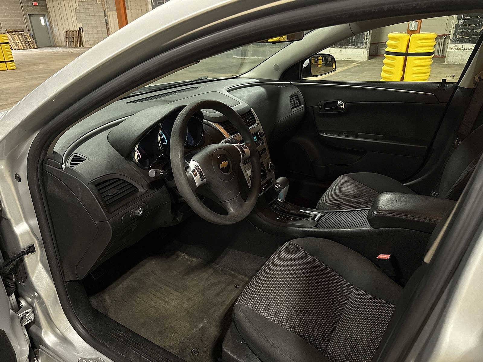 Thumbnail: 2010 Chevrolet Malibu - 27