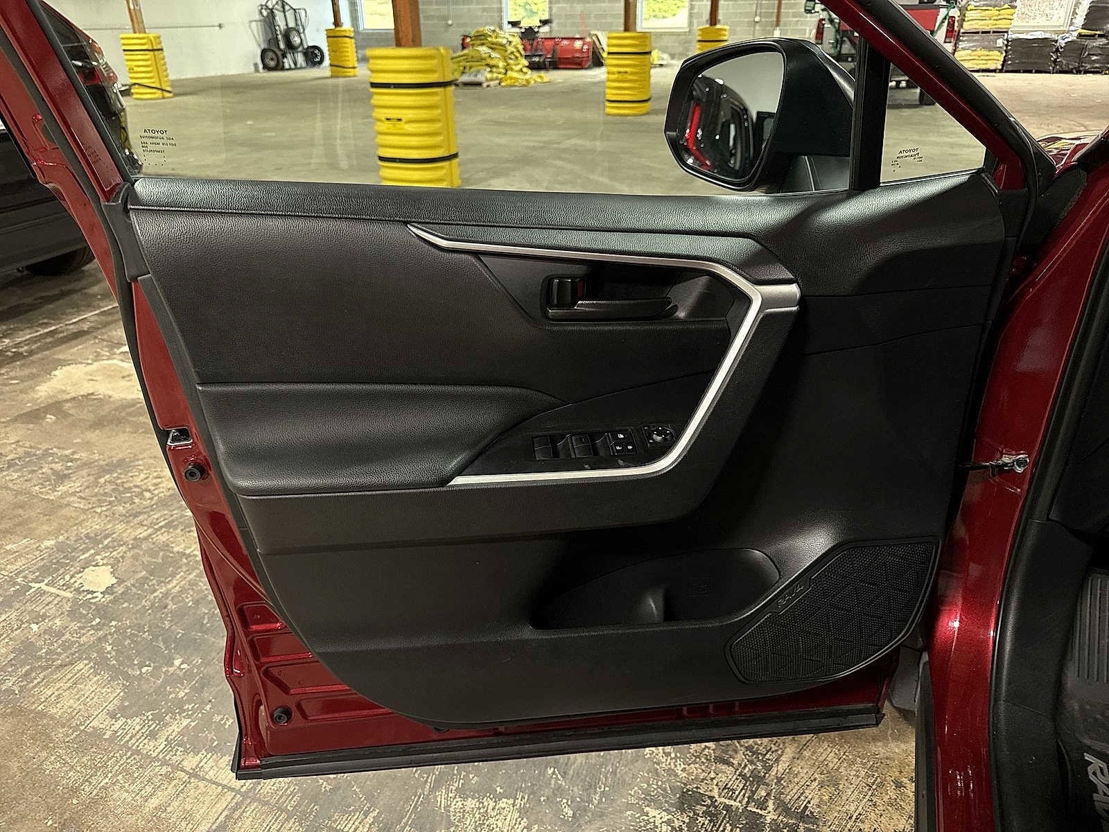 Thumbnail: 2020 Toyota RAV4 - 28