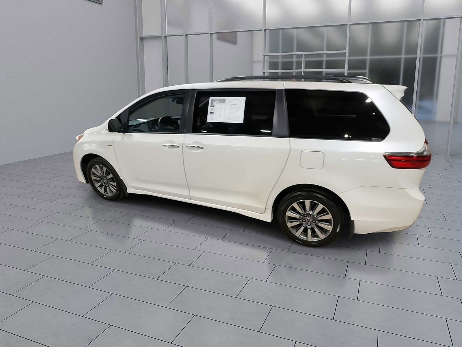 Thumbnail: 2020 Toyota Sienna - 6