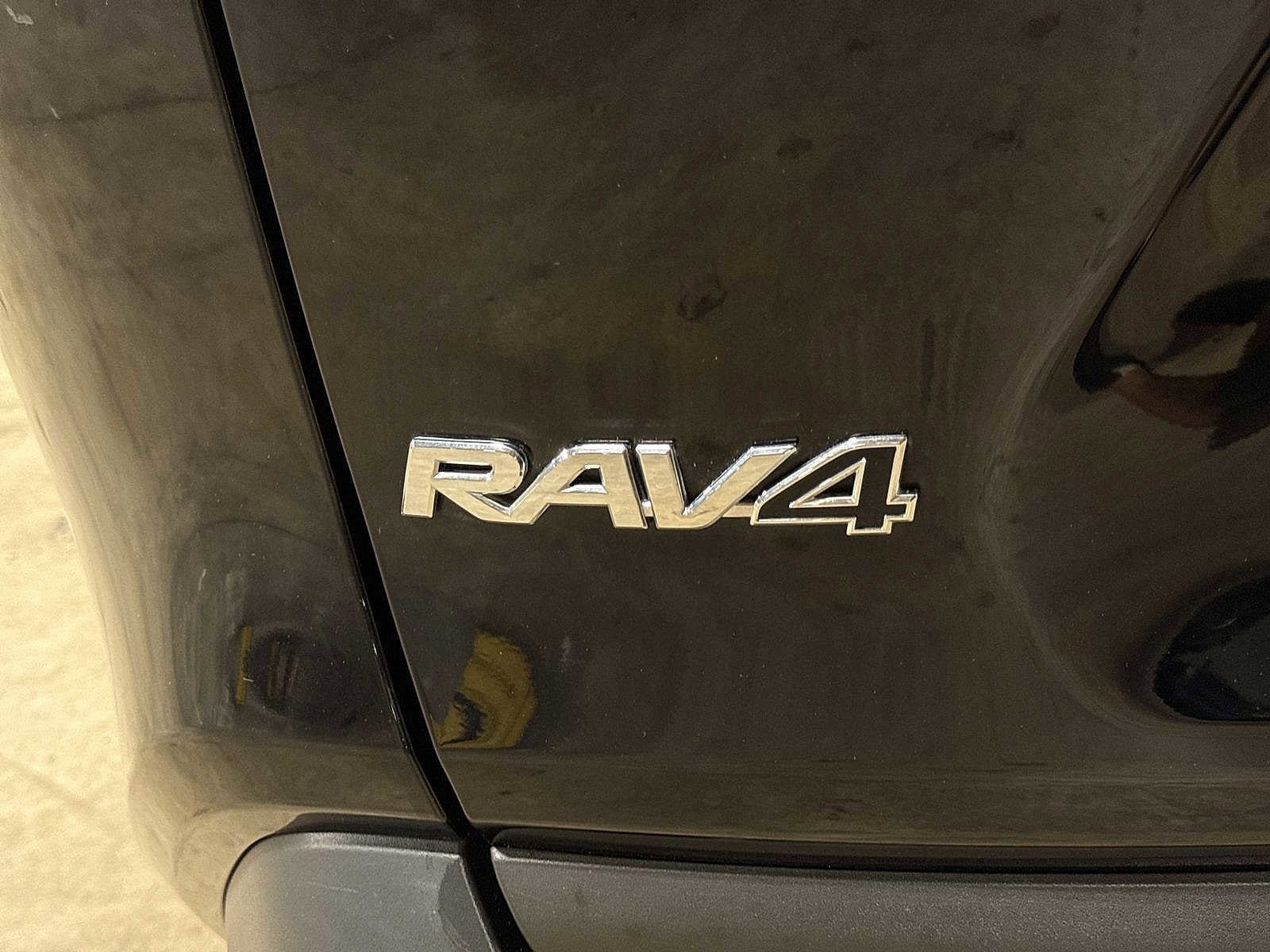 Thumbnail: 2022 Toyota RAV4 - 24