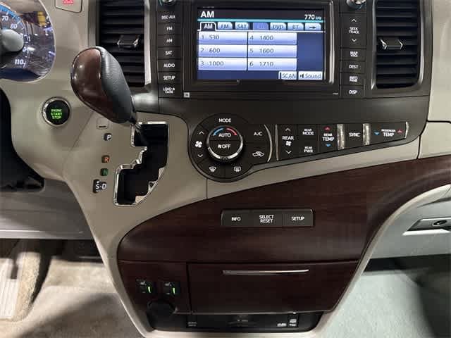Thumbnail: 2011 Toyota Sienna - 22