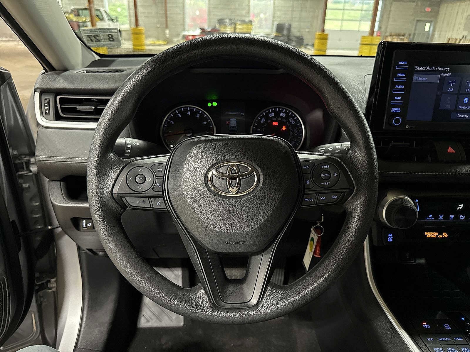 Thumbnail: 2022 Toyota RAV4 - 18