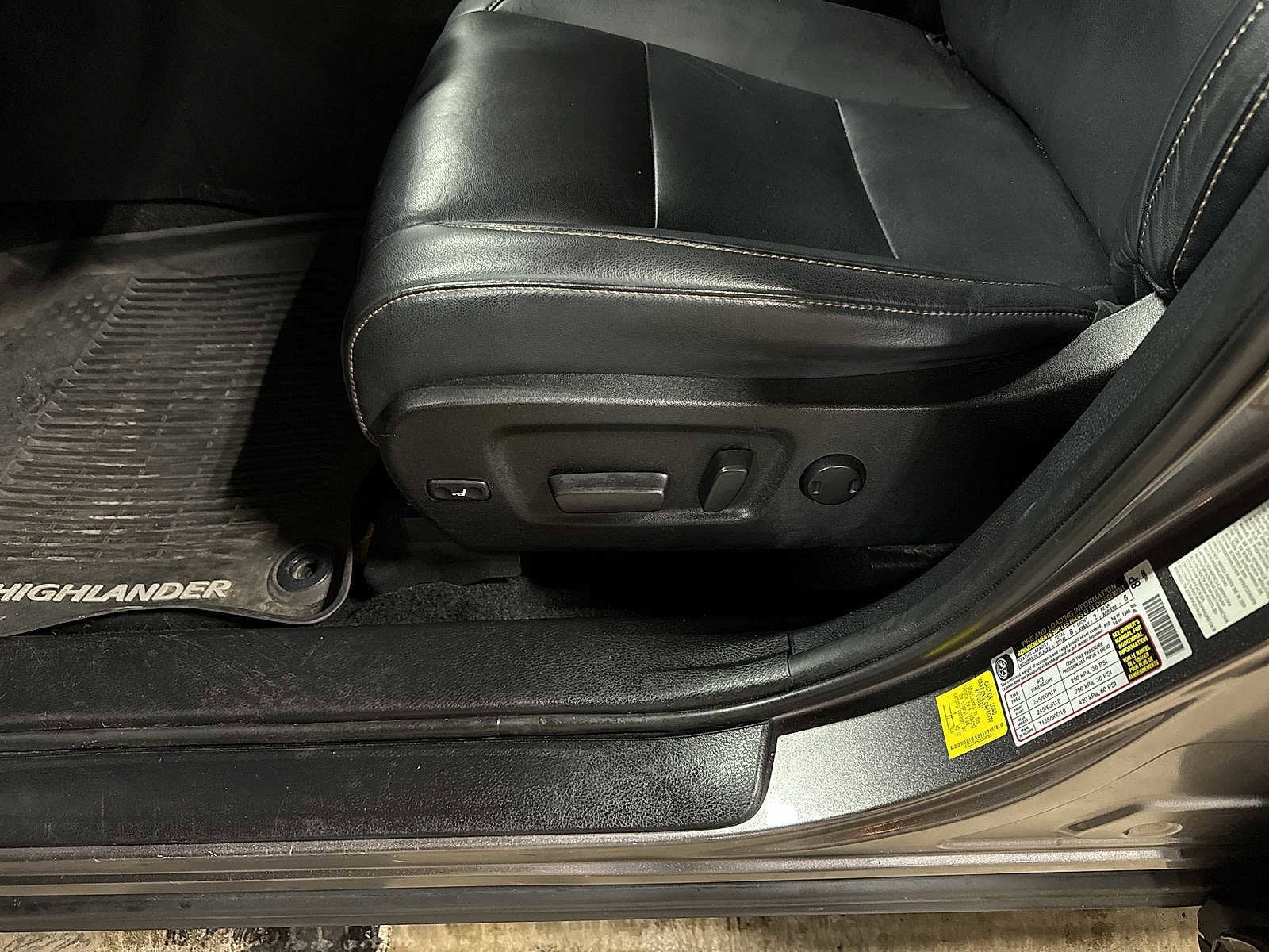 Thumbnail: 2019 Toyota Highlander - 25