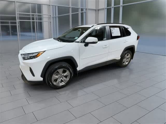 2022 Toyota RAV4 XLE photo 4