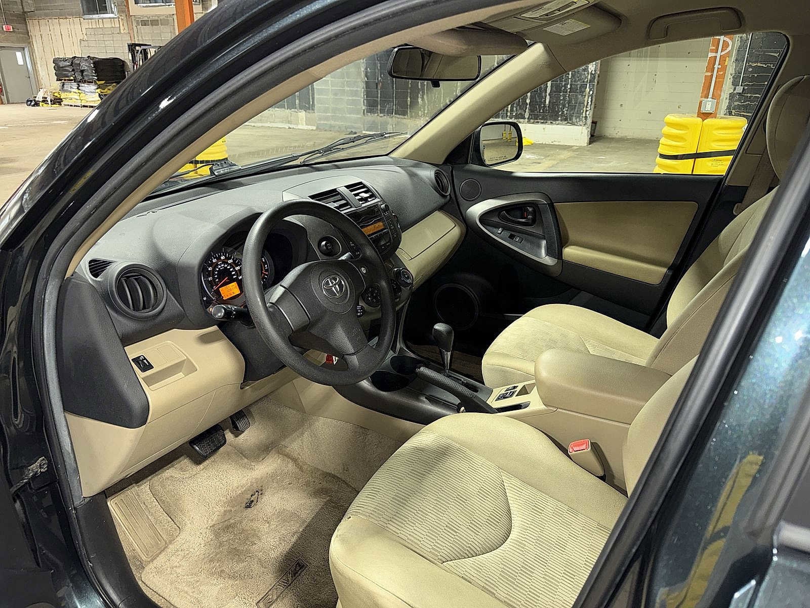 Thumbnail: 2011 Toyota RAV4 - 26