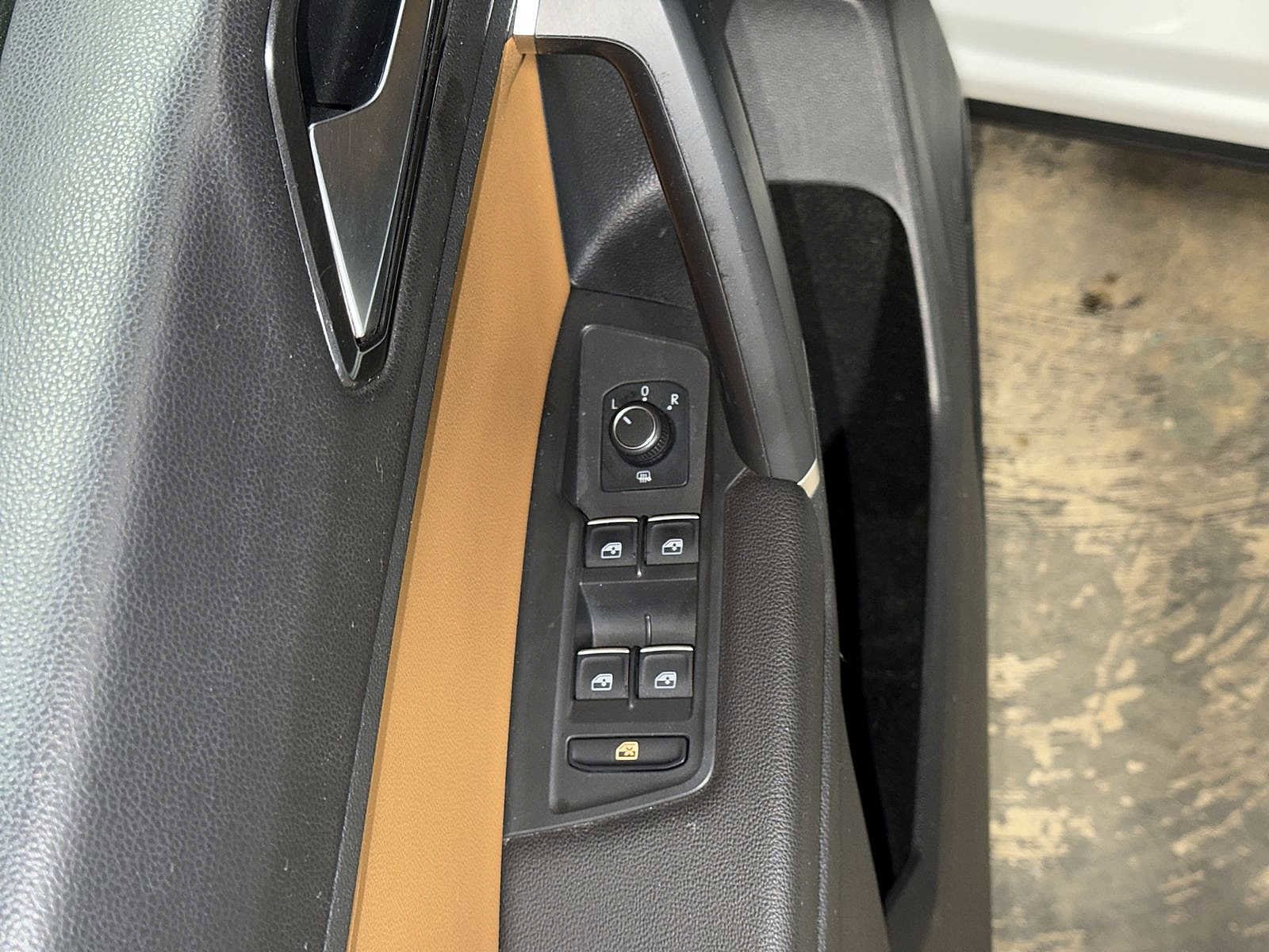 Thumbnail: 2018 Volkswagen Tiguan - 22