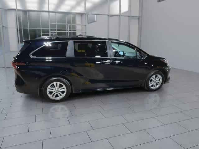 Thumbnail: 2025 Toyota Sienna - 9