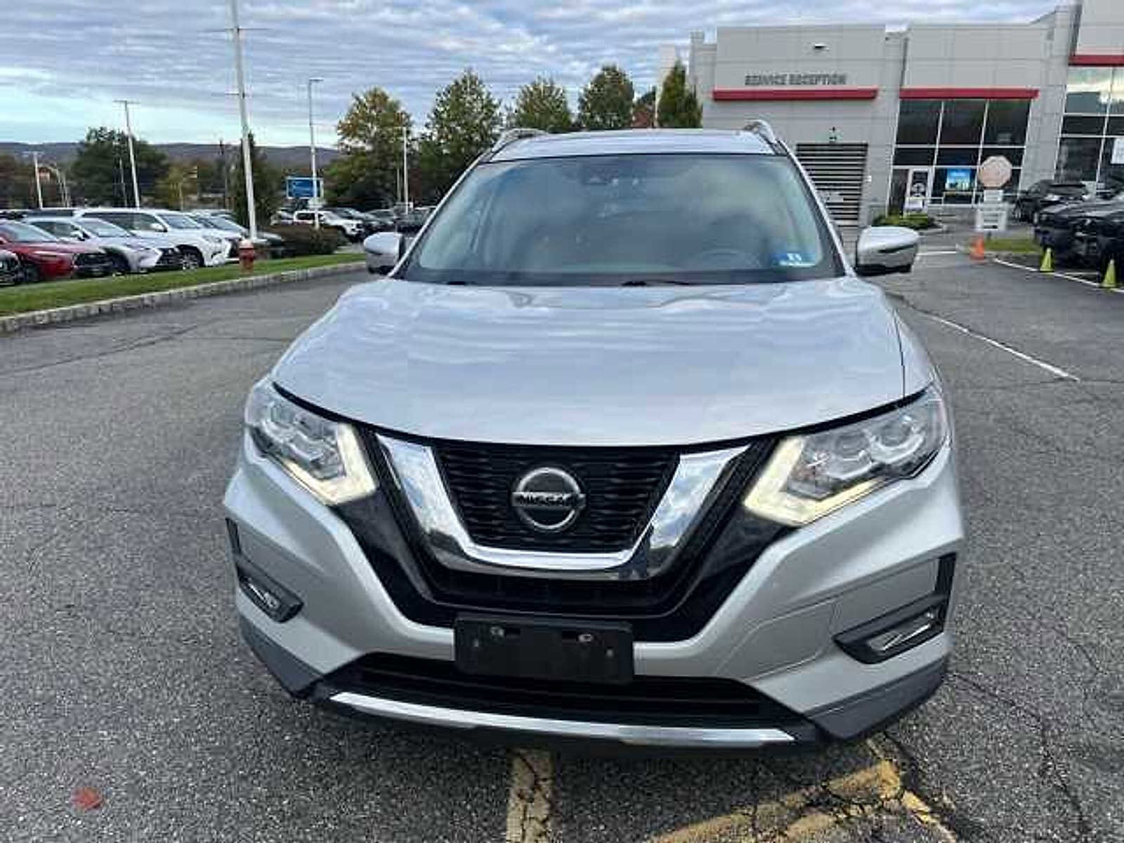2018 Nissan Rogue SL photo 2