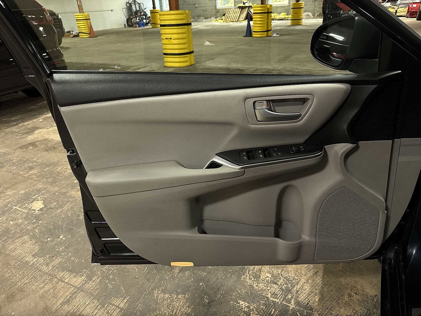 Thumbnail: 2017 Toyota Camry - 31