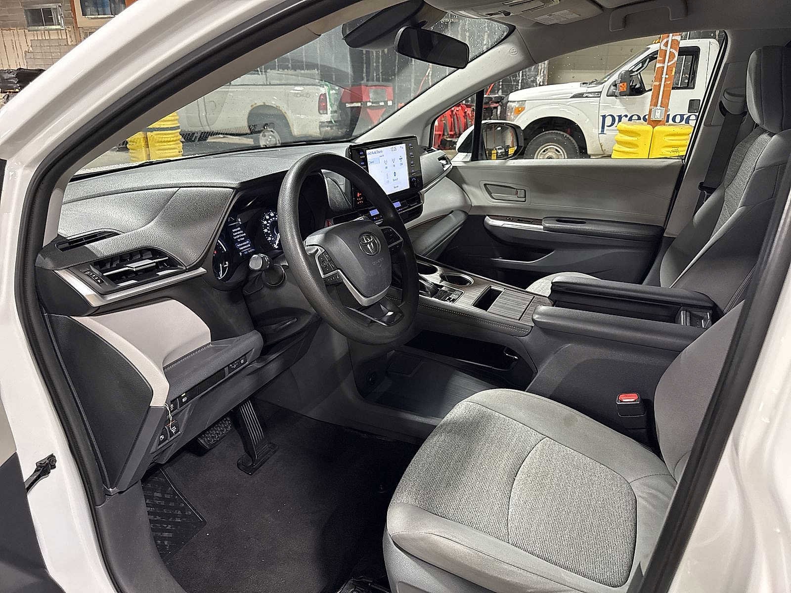 Thumbnail: 2021 Toyota Sienna - 29