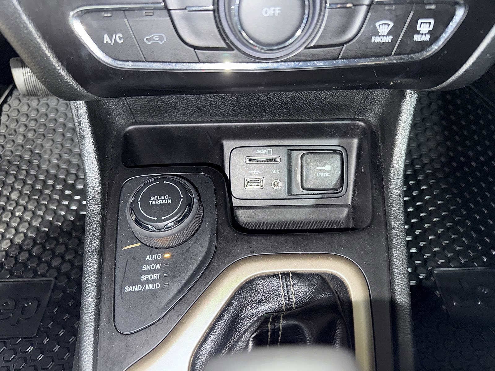 Thumbnail: 2015 Jeep Cherokee - 30