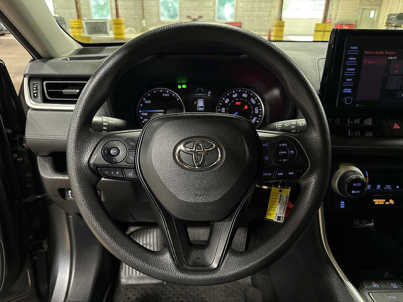 Thumbnail: 2022 Toyota RAV4 - 17