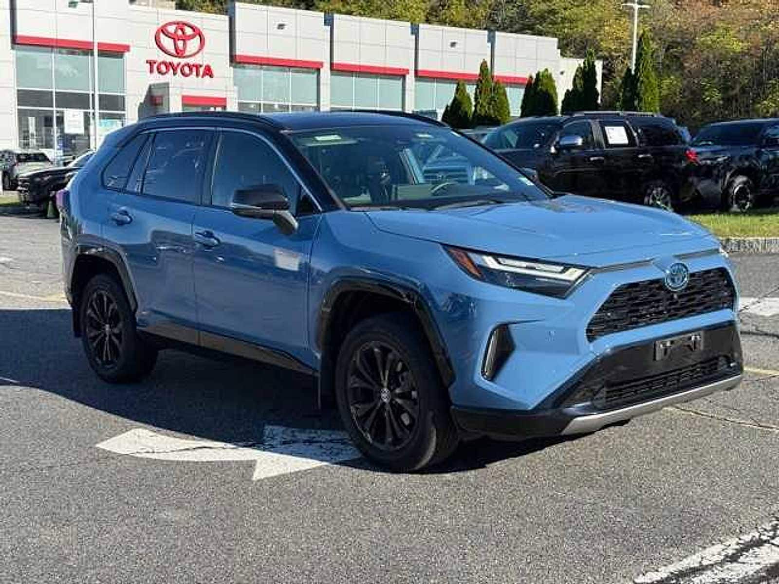 Thumbnail: 2022 Toyota RAV4 - 3