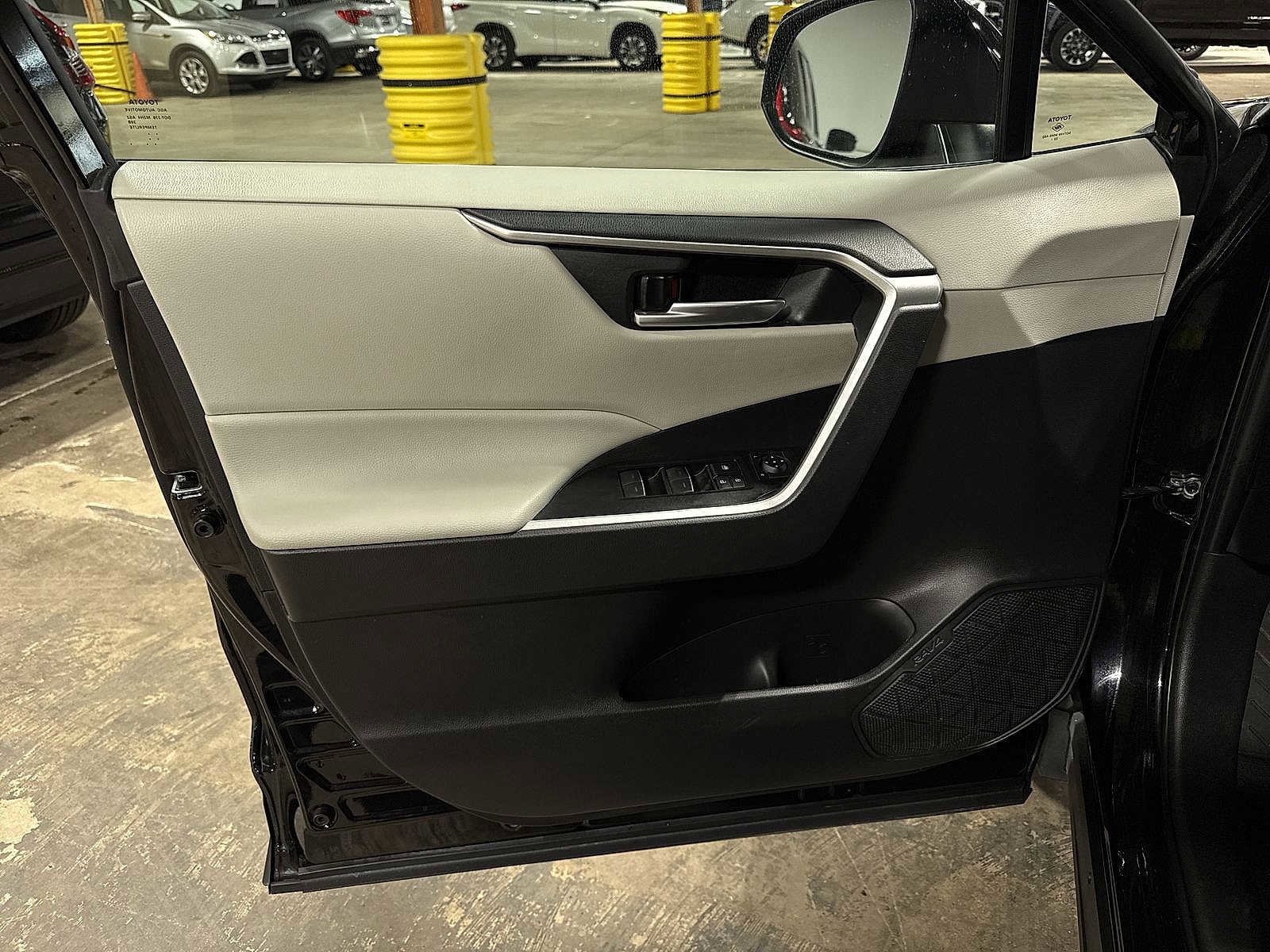 Thumbnail: 2023 Toyota RAV4 - 29