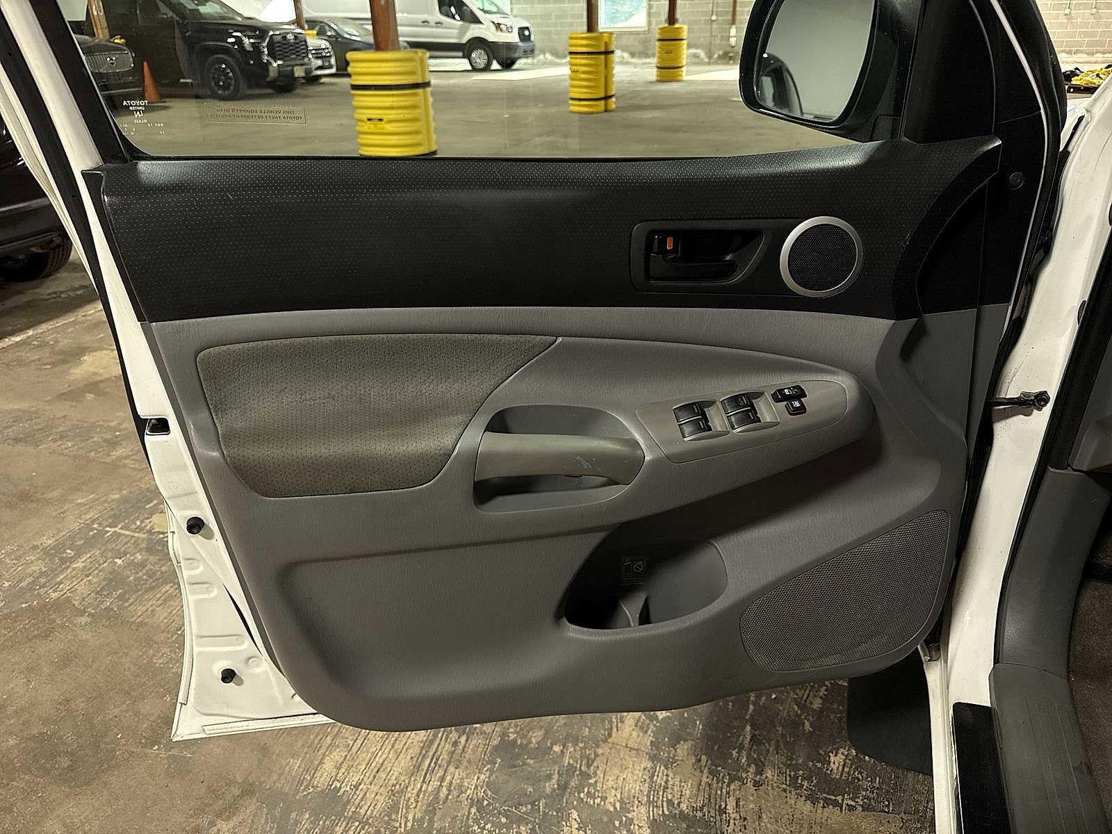 Thumbnail: 2010 Toyota Tacoma - 28