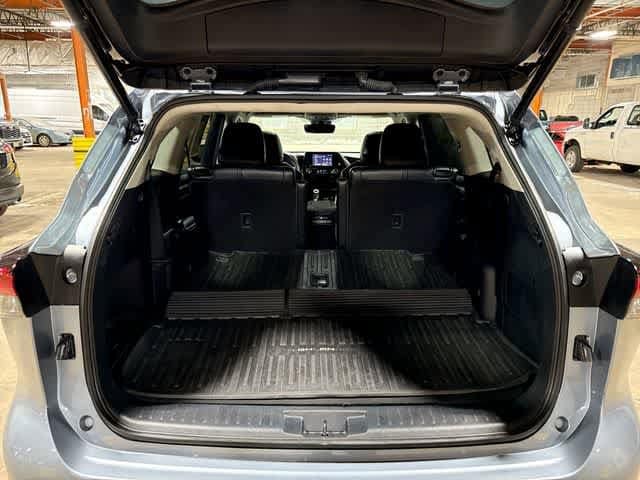 Thumbnail: 2023 Toyota Highlander - 11