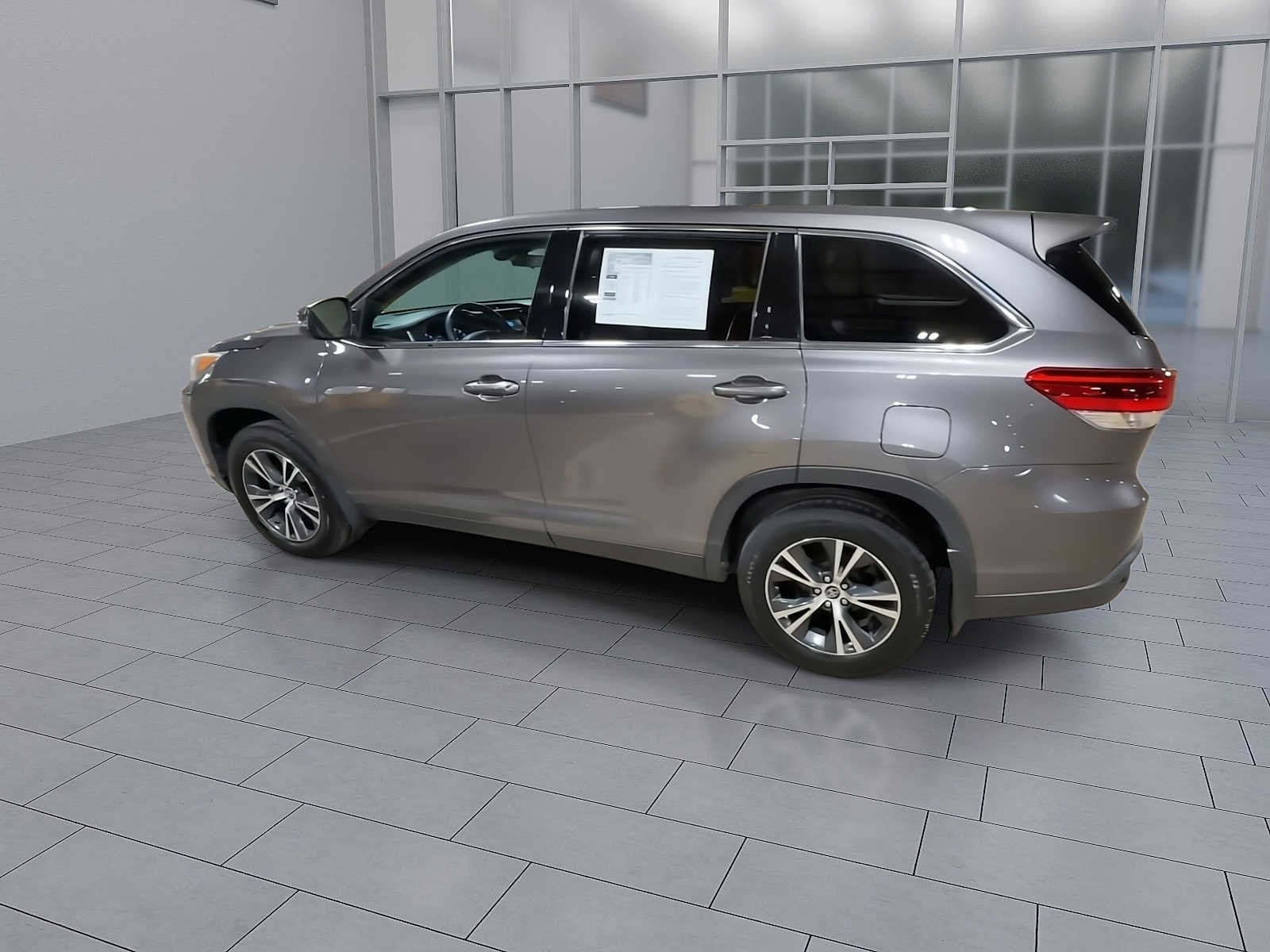 Thumbnail: 2019 Toyota Highlander - 6