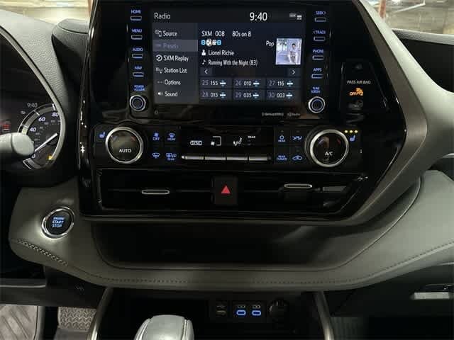 Thumbnail: 2022 Toyota Highlander - 22