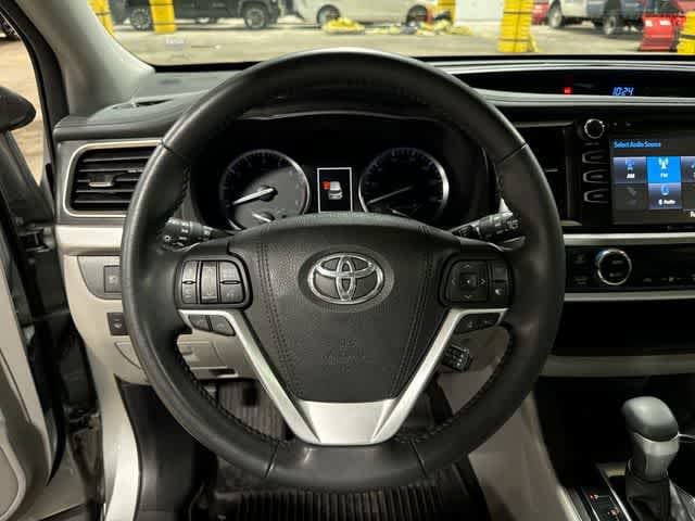 Thumbnail: 2017 Toyota Highlander - 19