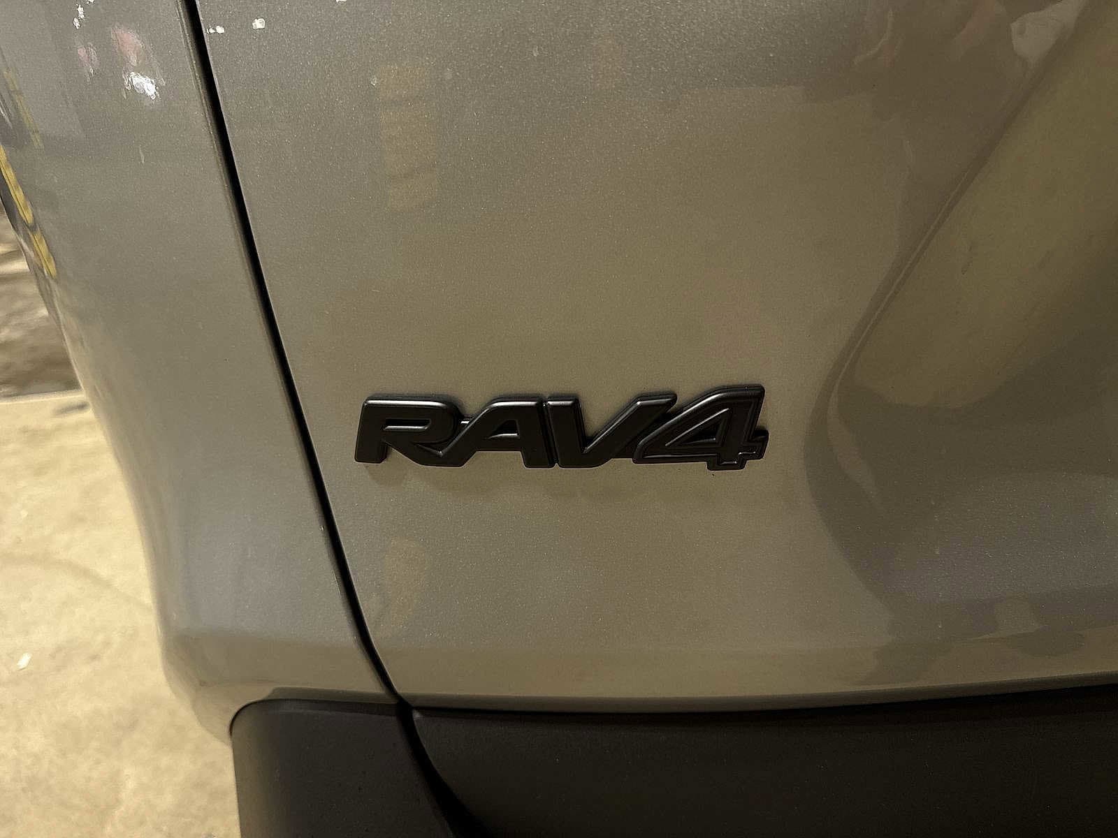 Thumbnail: 2022 Toyota RAV4 - 24