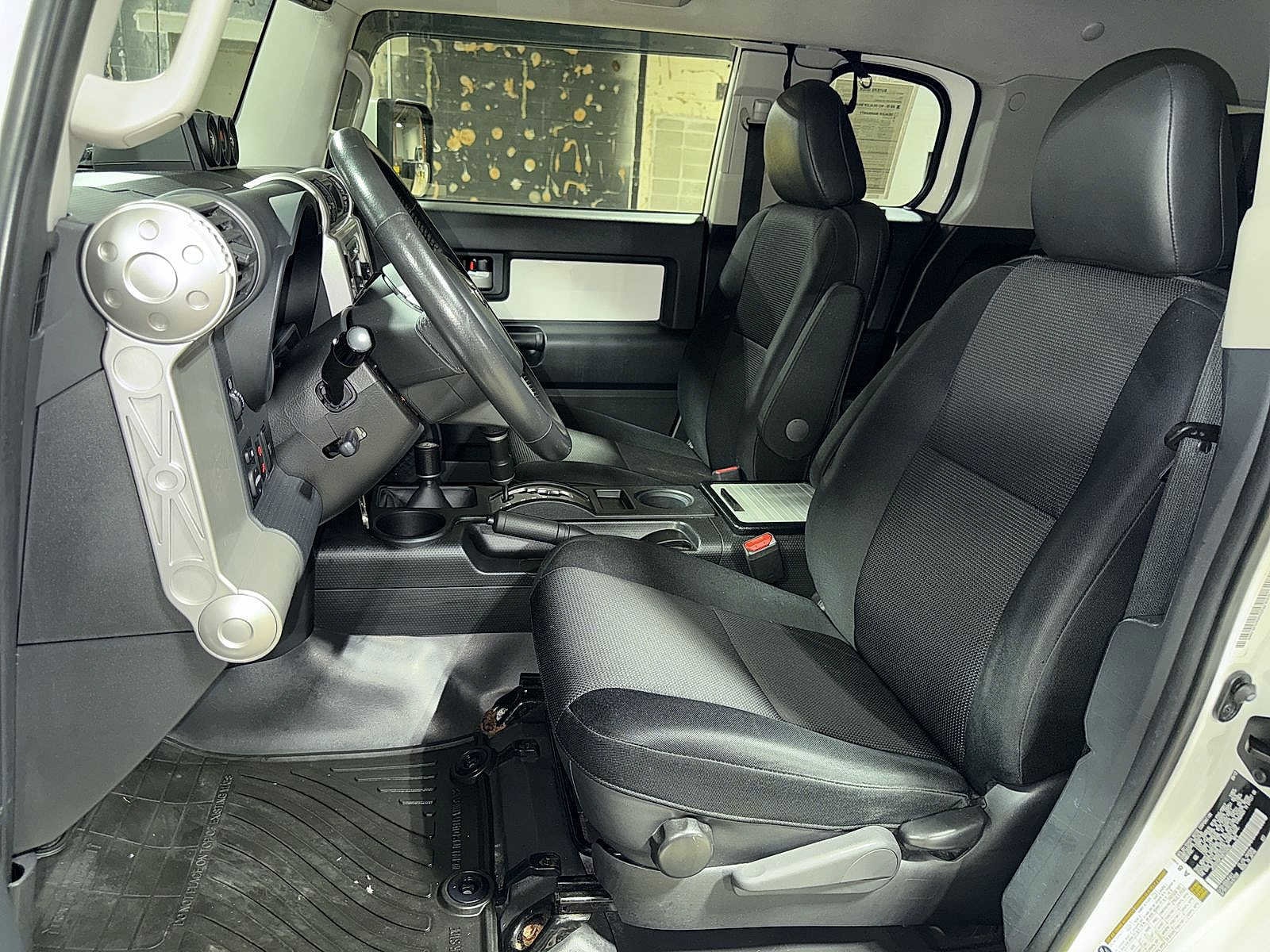 Thumbnail: 2013 Toyota FJ Cruiser - 15