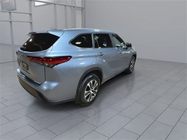Thumbnail: 2023 Toyota Highlander - 8
