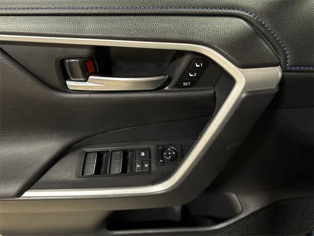 Thumbnail: 2022 Toyota RAV4 - 21