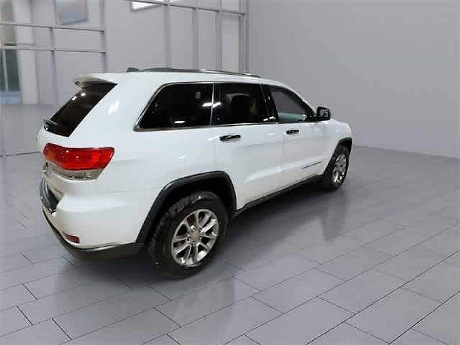 Thumbnail: 2016 Jeep Grand Cherokee - 11