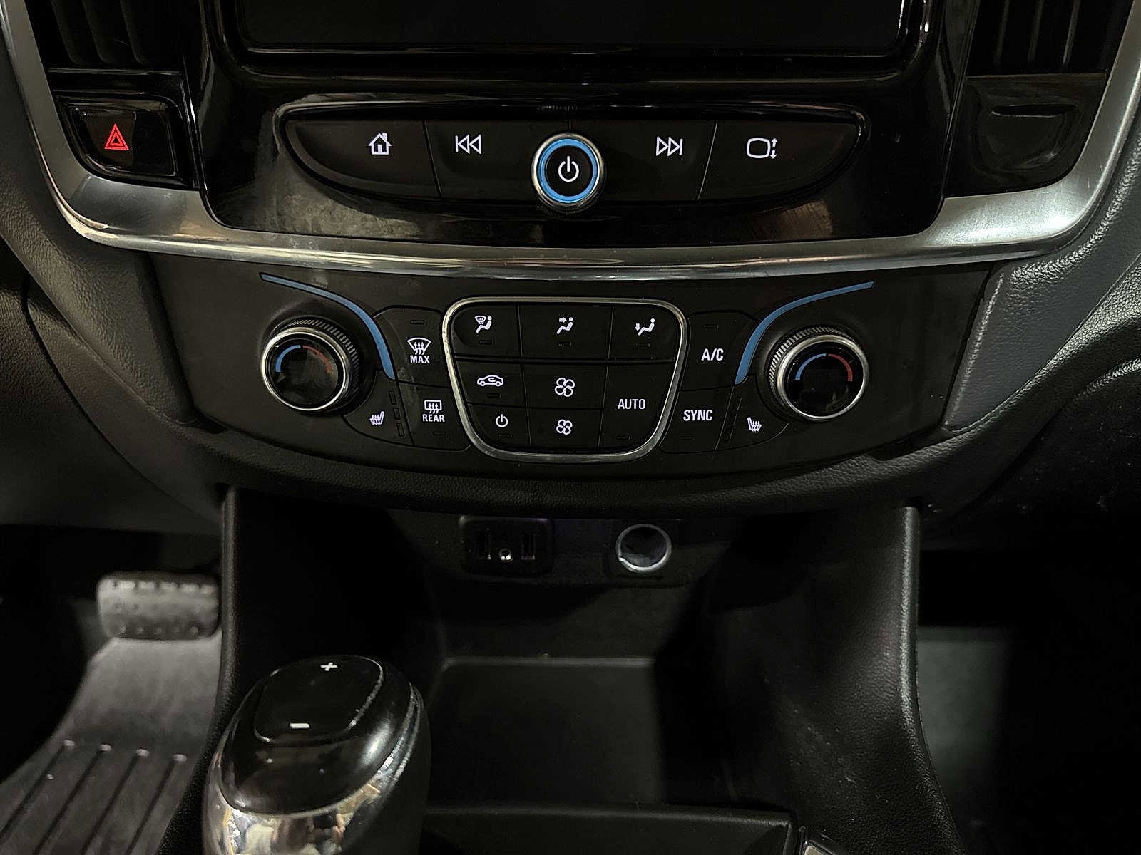 Thumbnail: 2018 Chevrolet Traverse - 23