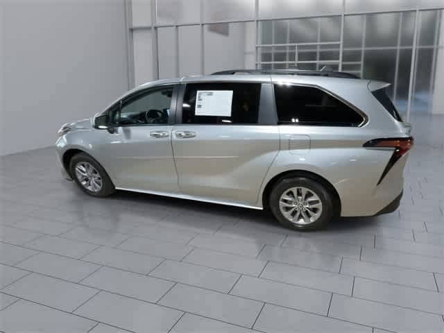Thumbnail: 2022 Toyota Sienna - 6
