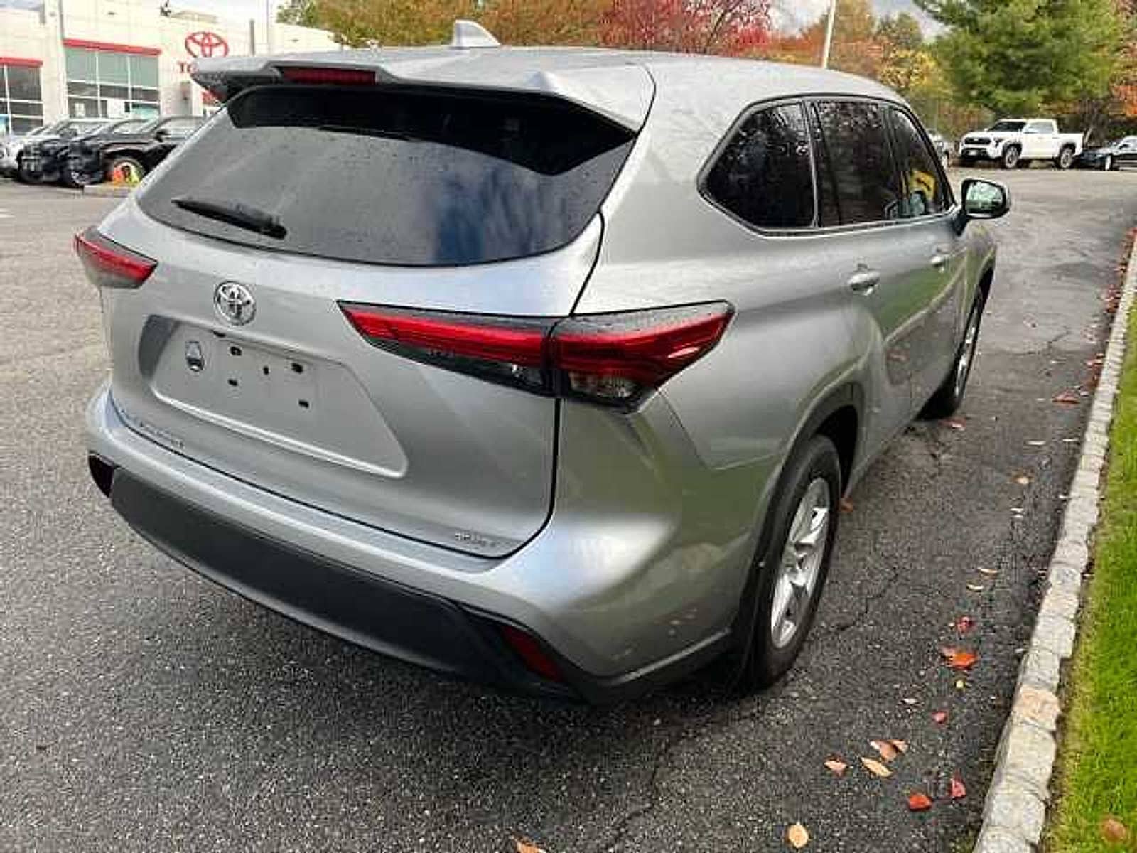 Thumbnail: 2021 Toyota Highlander - 4
