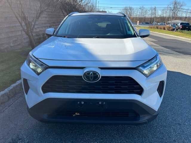 2022 Toyota RAV4 XLE photo 2
