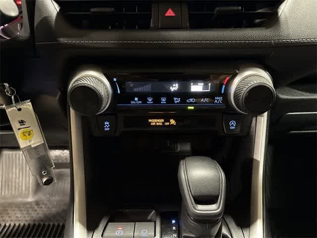 Thumbnail: 2022 Toyota RAV4 - 21