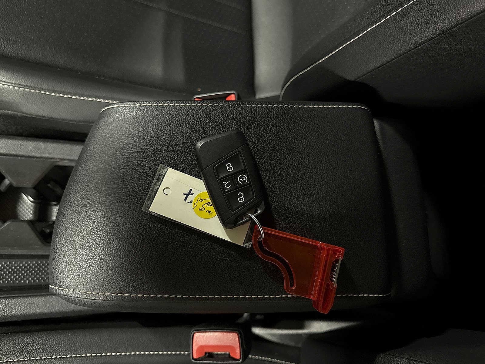 Thumbnail: 2022 Volkswagen Tiguan - 33