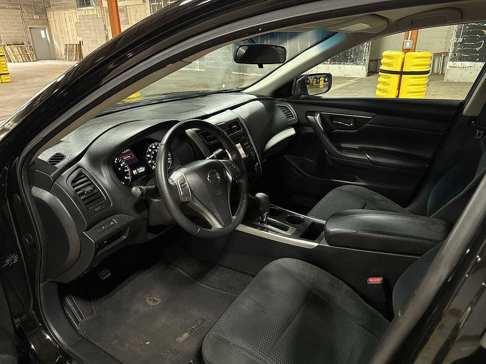 Thumbnail: 2015 Nissan Altima - 28